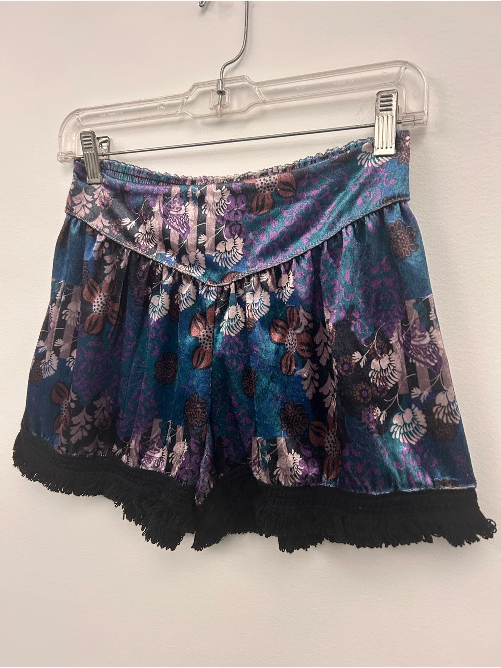 Band of Gypsies Floral Pull On Fringe Shorts Size XS in Teal & Purple Size